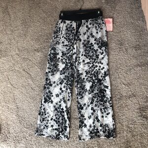 🆕🖤Girls palazzo pant! Knit lining! black ivory gray floral woven pattern! M